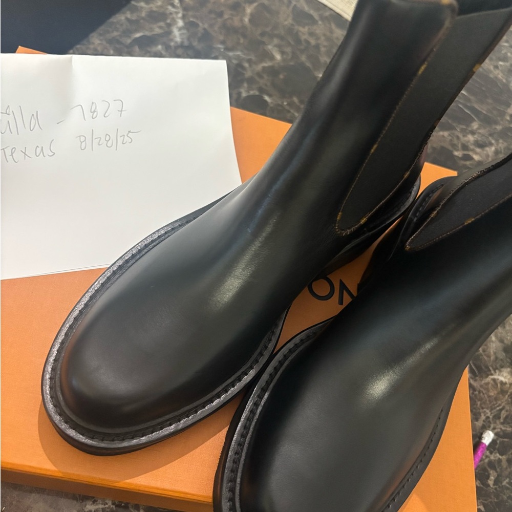 Black LV authentic Leather women’s uniform Boots in EUC only tried on